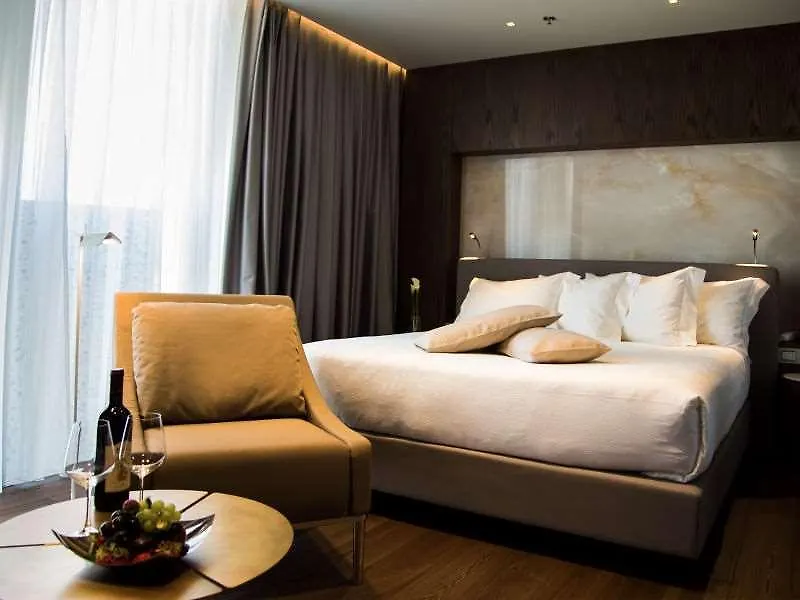 Maritim Hotel Plaza Tirana 5*,