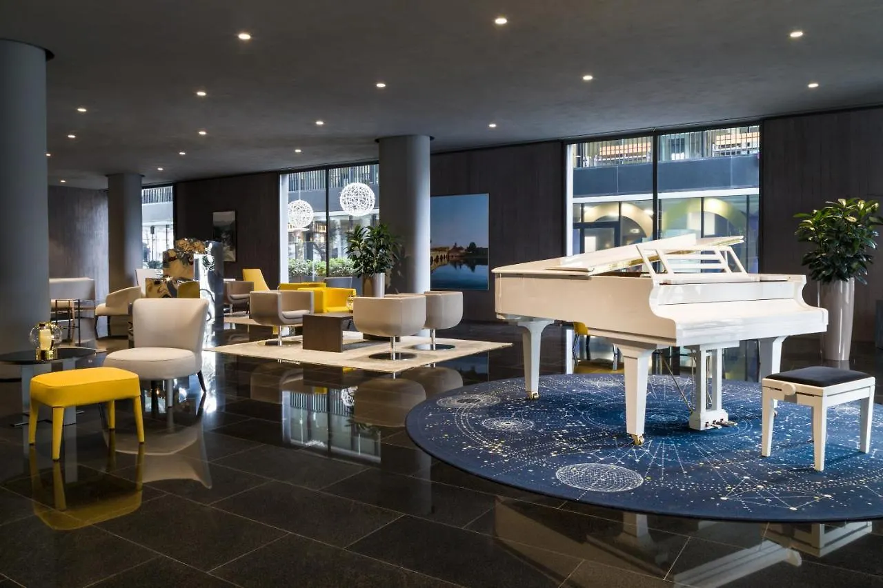 Maritim Hotel Plaza טיראנה