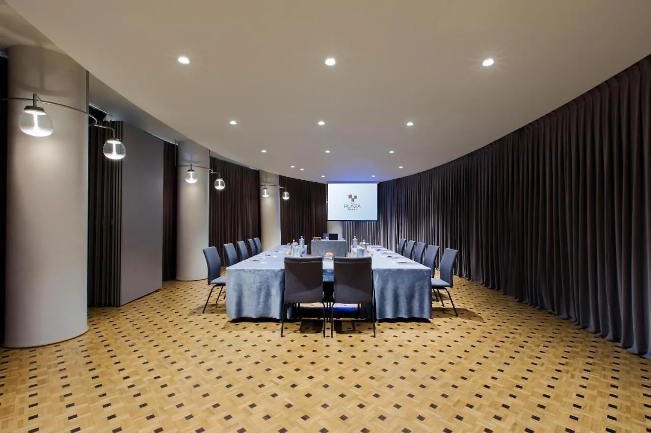 Maritim Hotel Plaza טיראנה 5*,