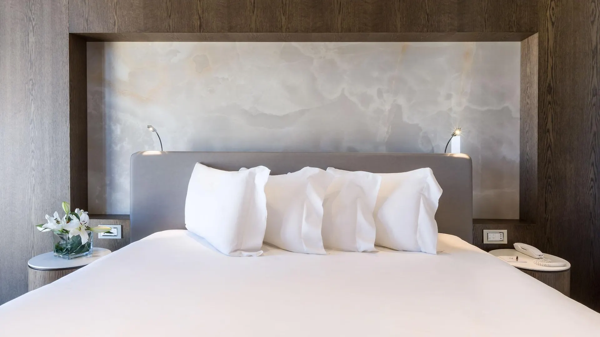Maritim Hotel Plaza טיראנה 5*,  אלבניה