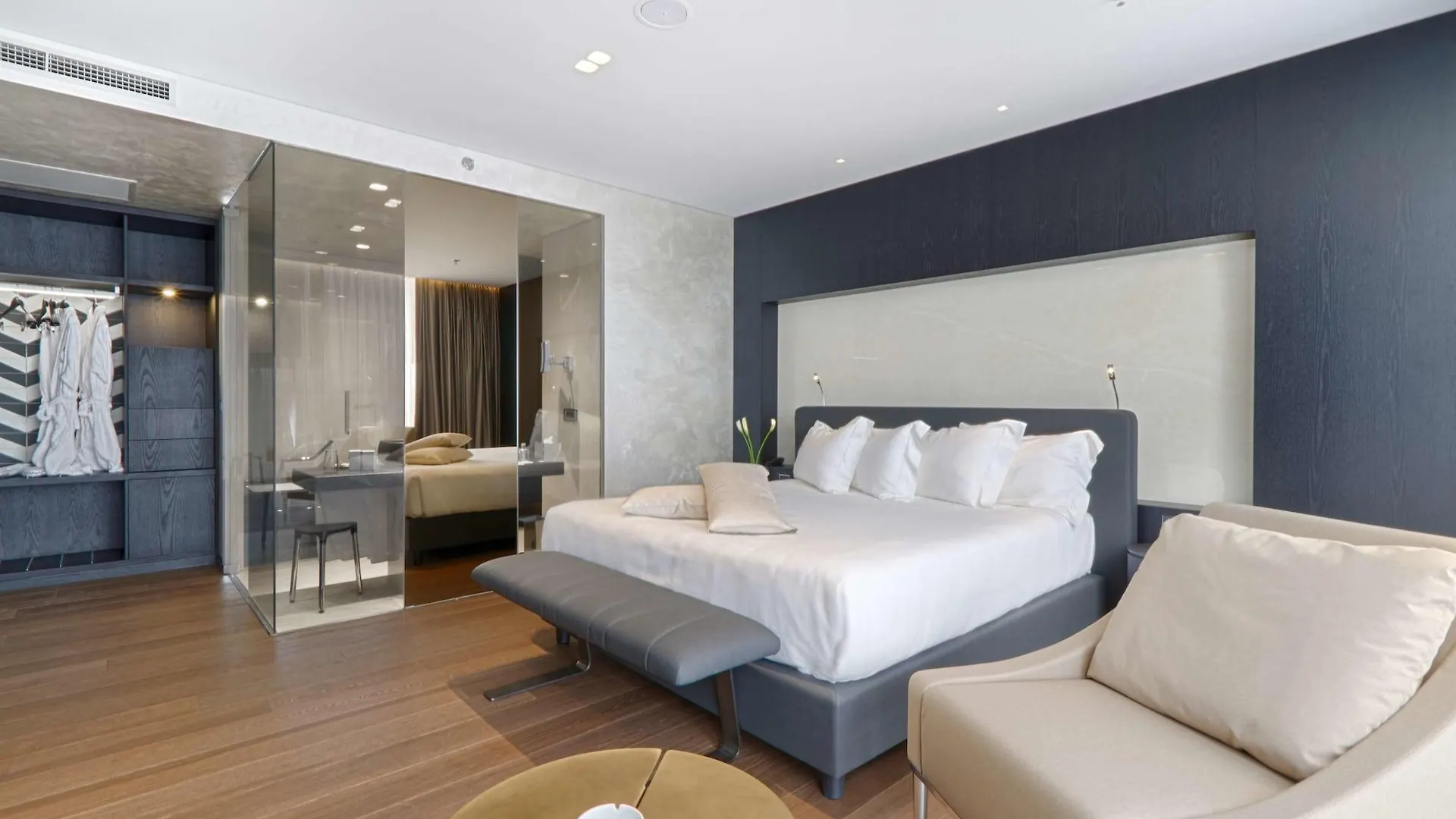 Maritim Hotel Plaza טיראנה