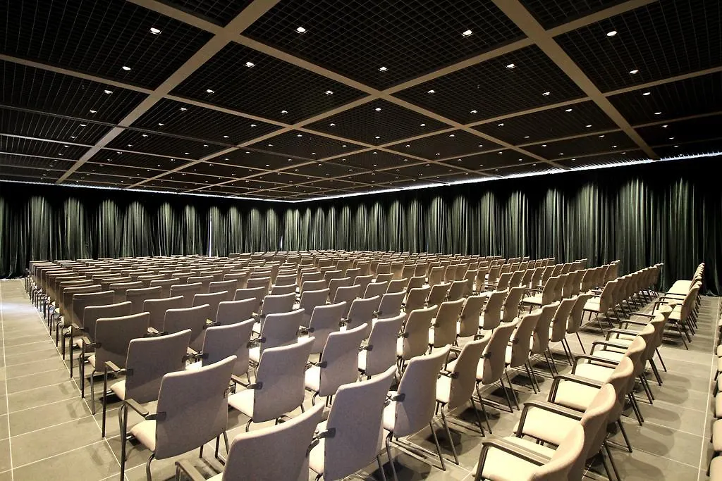 Maritim Hotel Plaza טיראנה