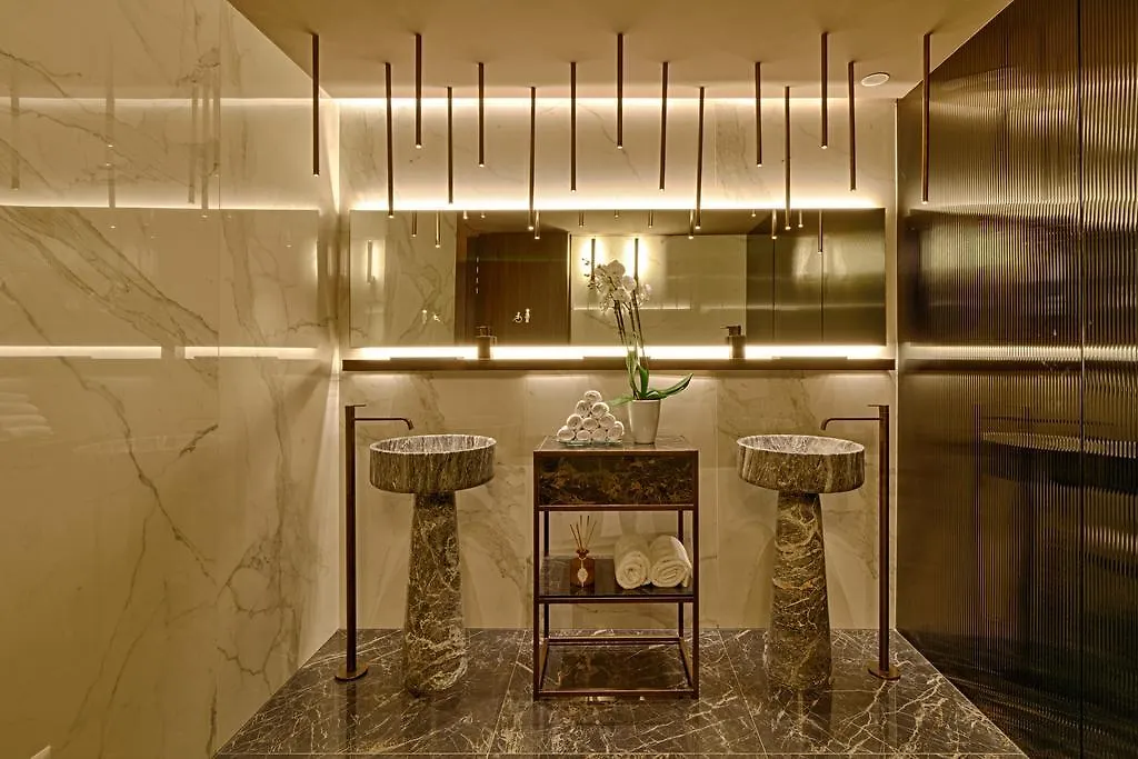 Maritim Hotel Plaza טיראנה 5*,