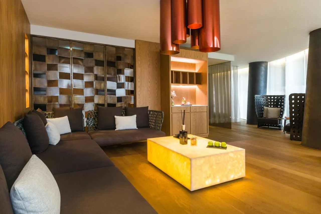 Maritim Hotel Plaza טיראנה