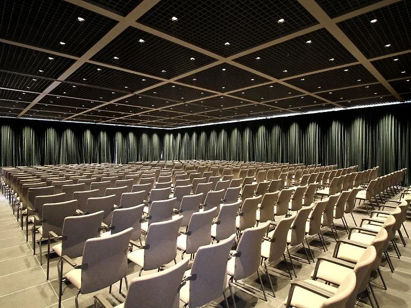 Maritim Hotel Plaza טיראנה